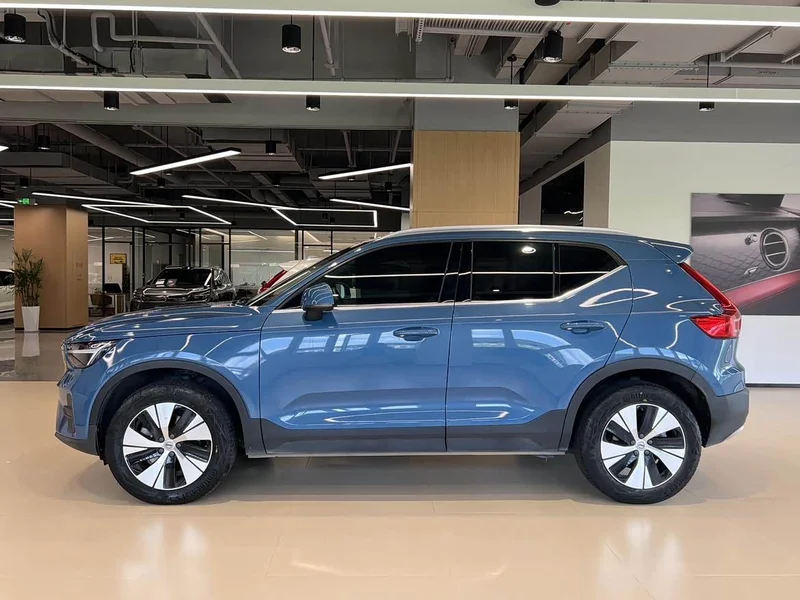 Volvo XC40 — фото 3