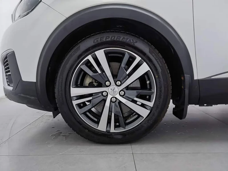 Peugeot 5008 — фото 17