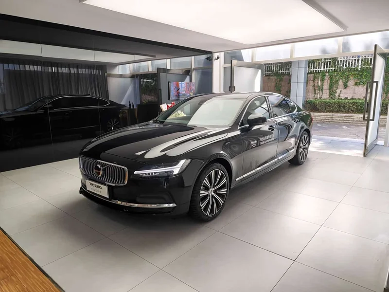 Volvo S90 — фото 1