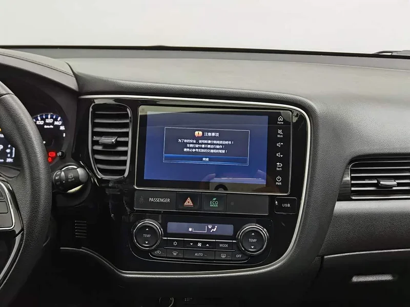 Mitsubishi Outlander — фото 12