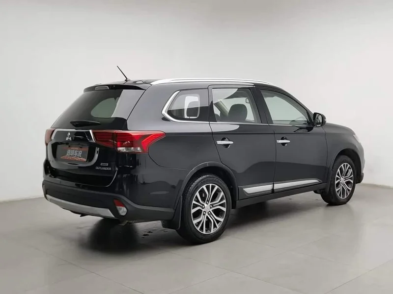 Mitsubishi Outlander — фото 2