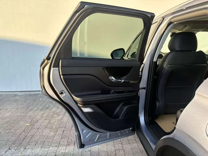Jeep Renegade — фото 11