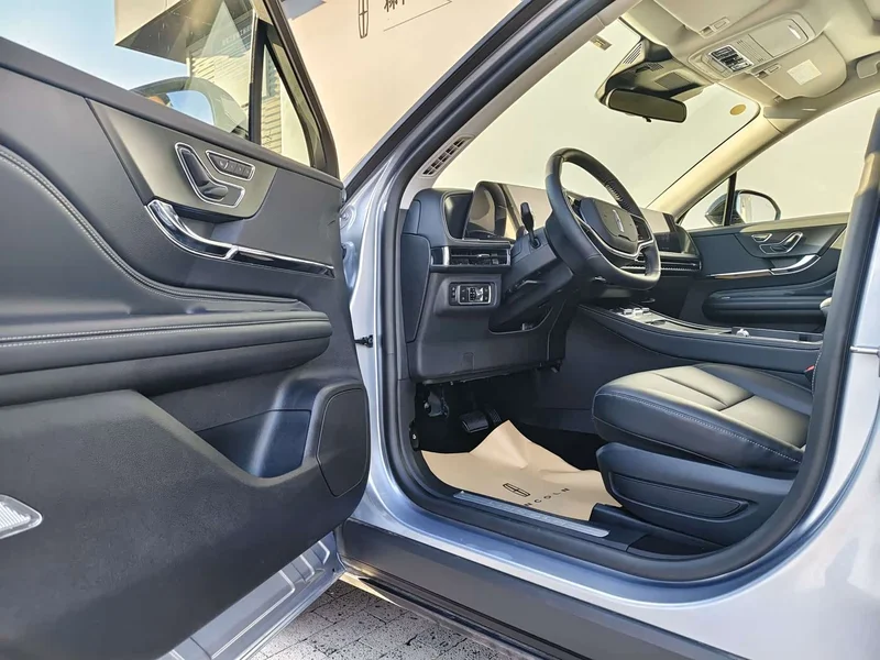 Jeep Renegade — фото 7