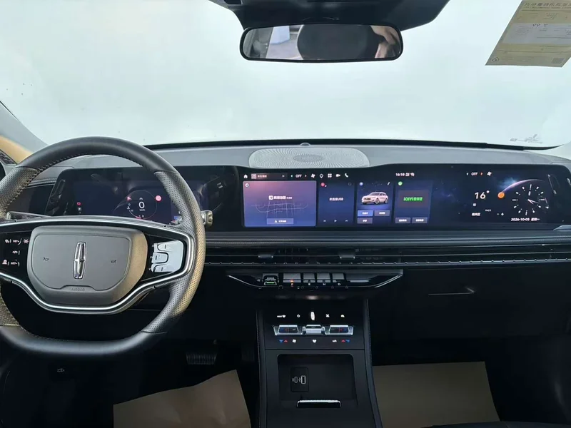Jeep Renegade — фото 10