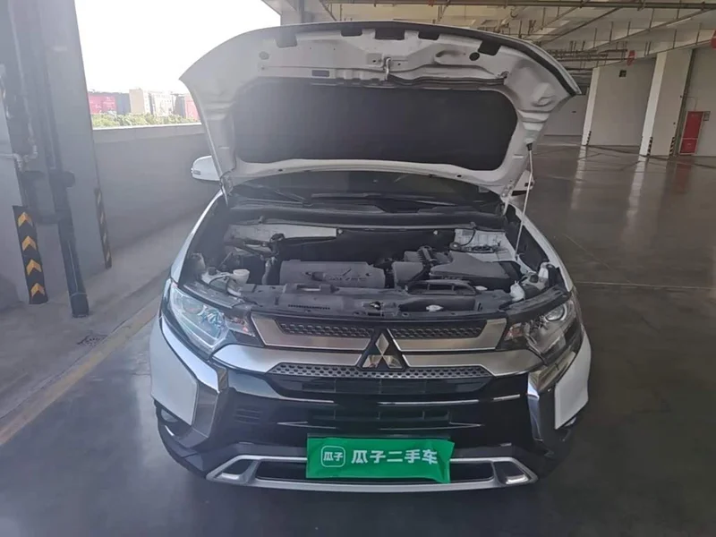 Mitsubishi Outlander — фото 16