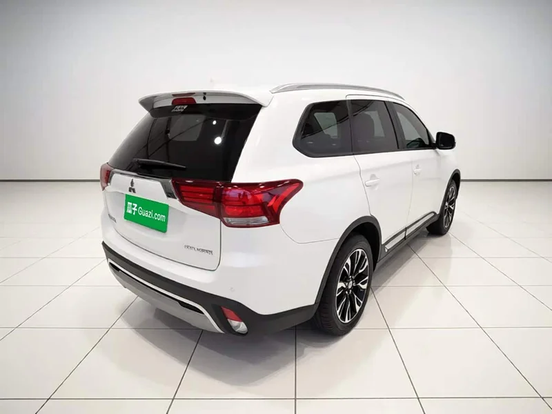 Mitsubishi Outlander — фото 4