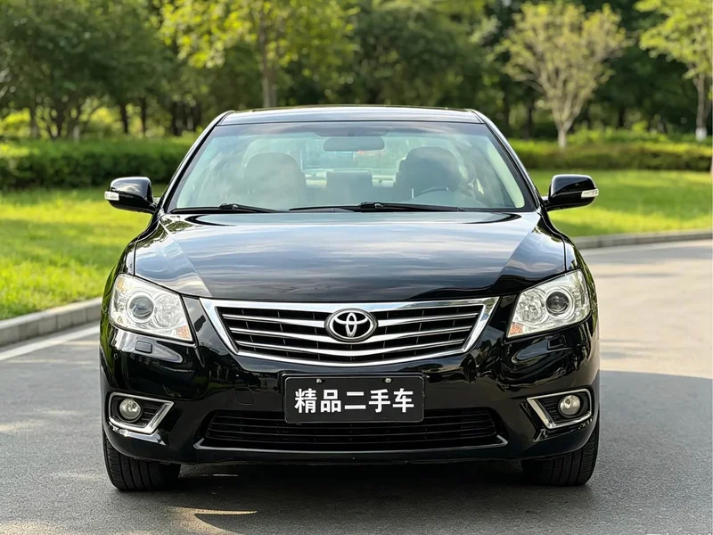 Toyota Camry — фото 2