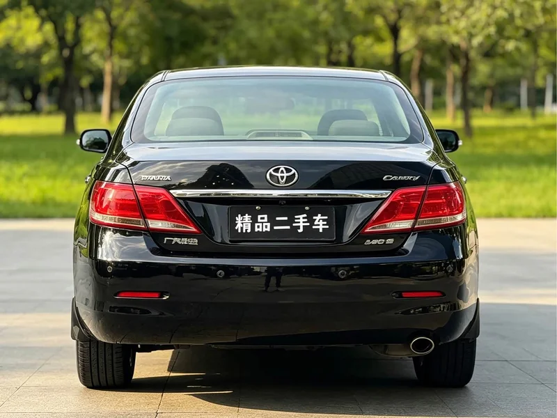 Toyota Camry — фото 10