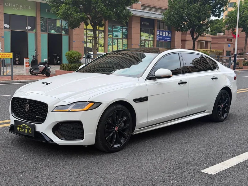 Jaguar XFL — фото 1