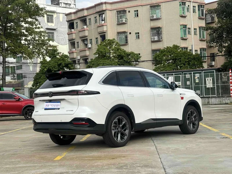 Changan CS75PLUS — фото 3