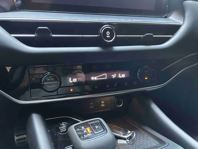 Nissan Pathfinder — фото 17