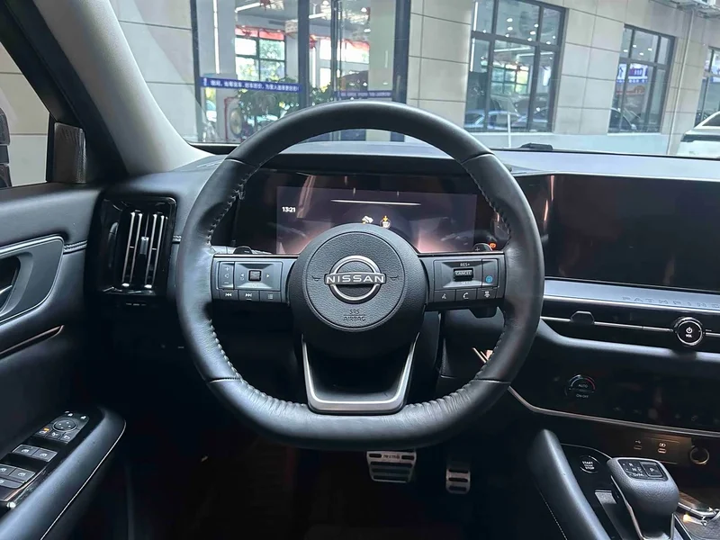 Nissan Pathfinder — фото 9