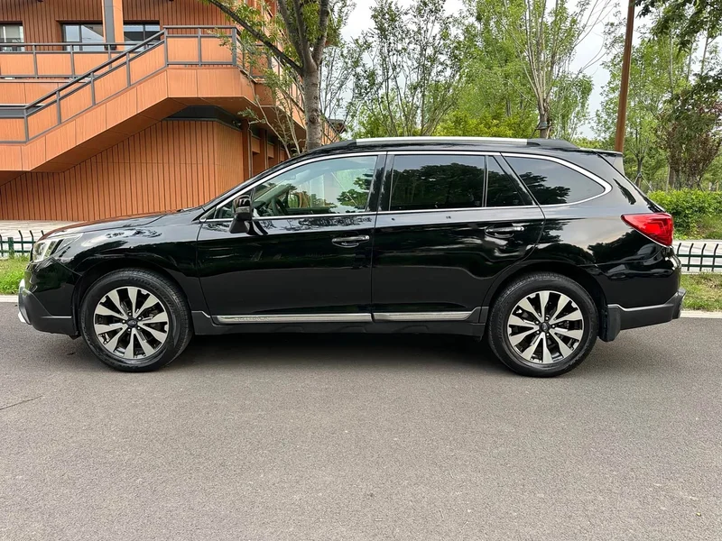 Subaru Outback — фото 12