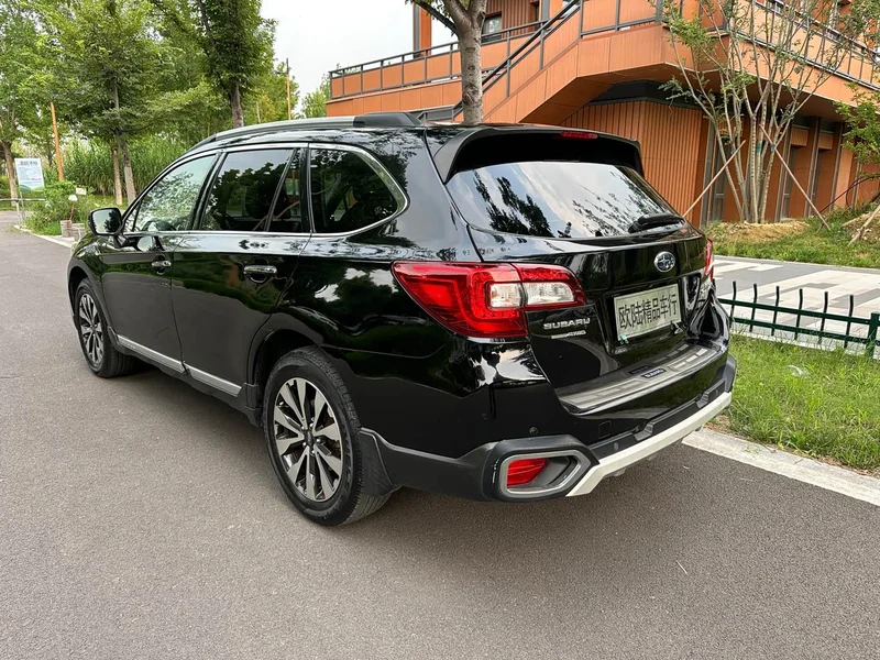 Subaru Outback — фото 10