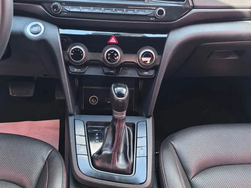 Hyundai Elantra Sport — фото 11