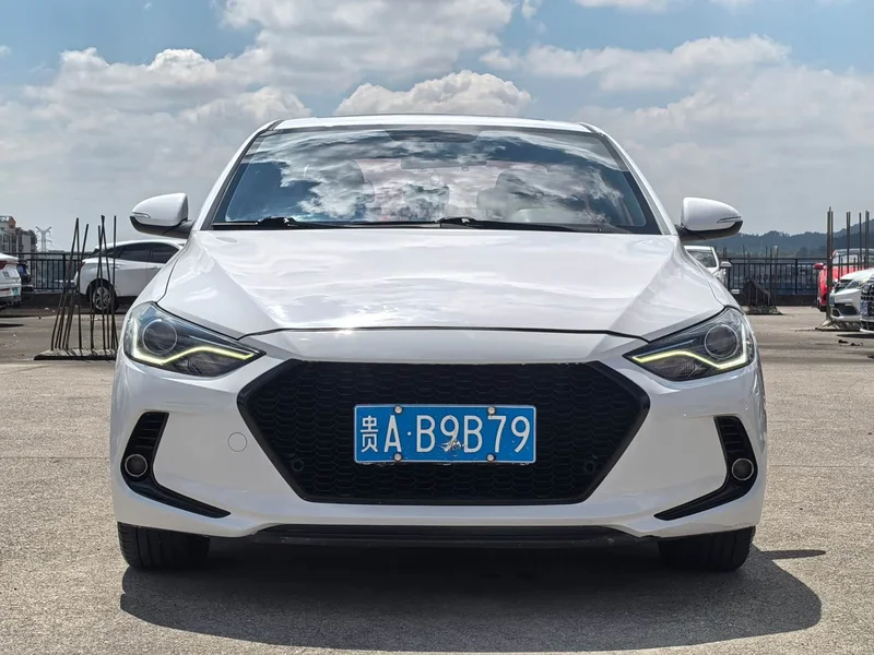 Hyundai Elantra Sport — фото 2