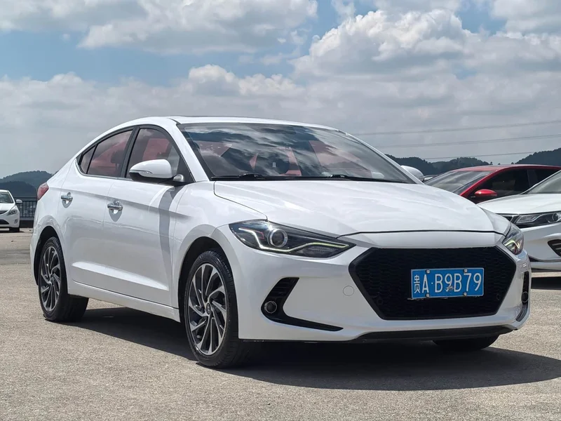 Hyundai Elantra Sport — фото 3