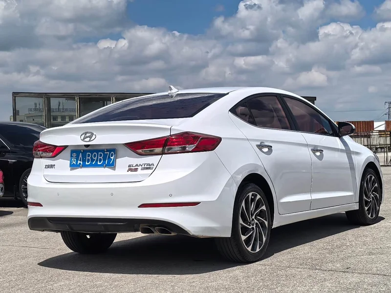 Hyundai Elantra Sport — фото 4
