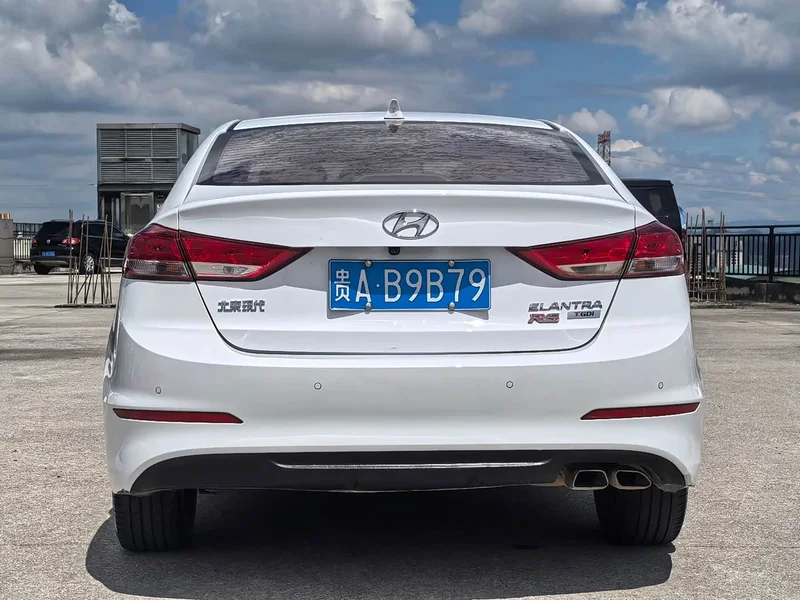 Hyundai Elantra Sport — фото 5