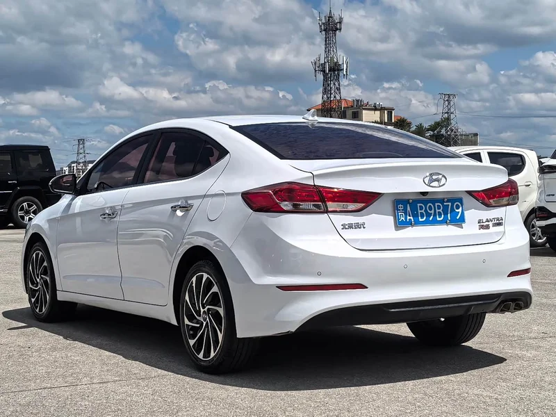 Hyundai Elantra Sport — фото 6