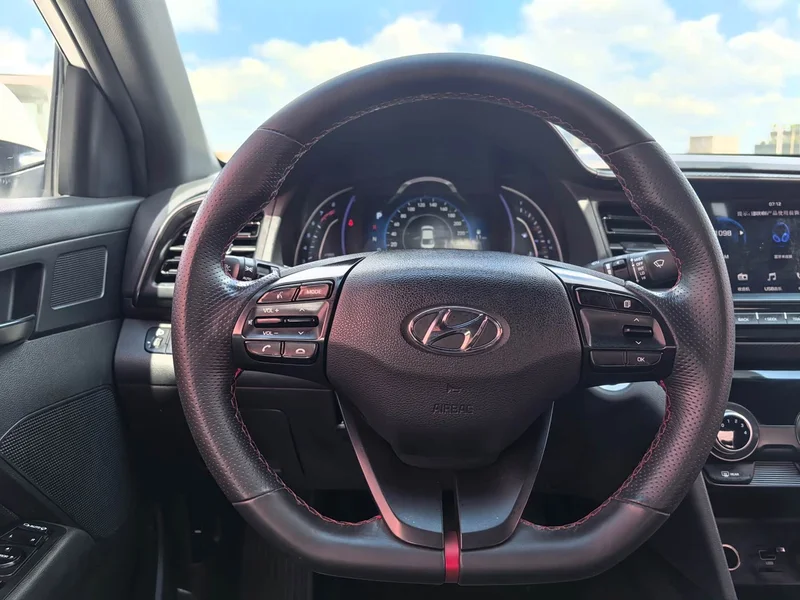 Hyundai Elantra Sport — фото 10