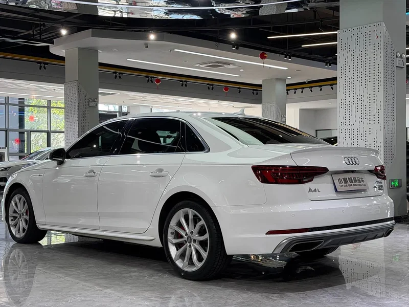 Audi A4L — фото 14