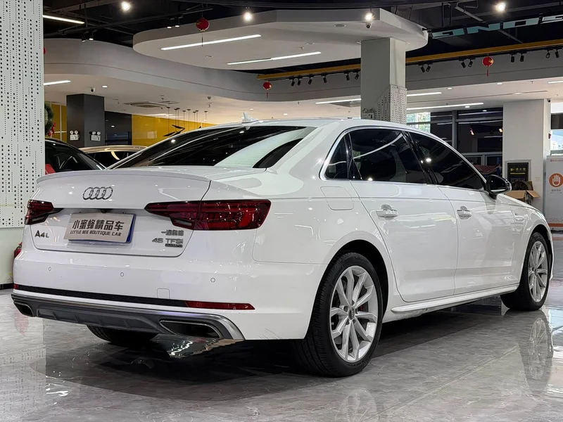 Audi A4L — фото 16