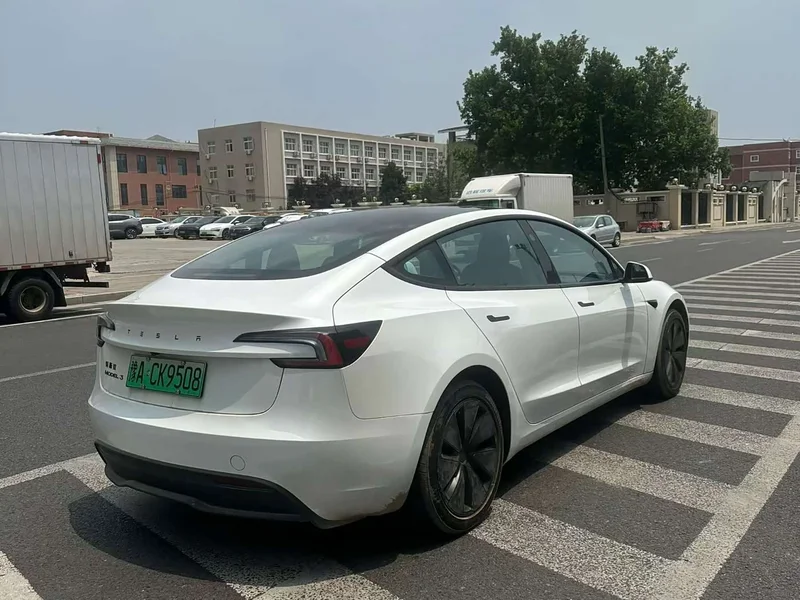 Tesla Model 3 — фото 3