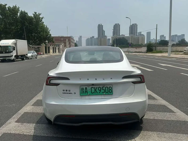 Tesla Model 3 — фото 4