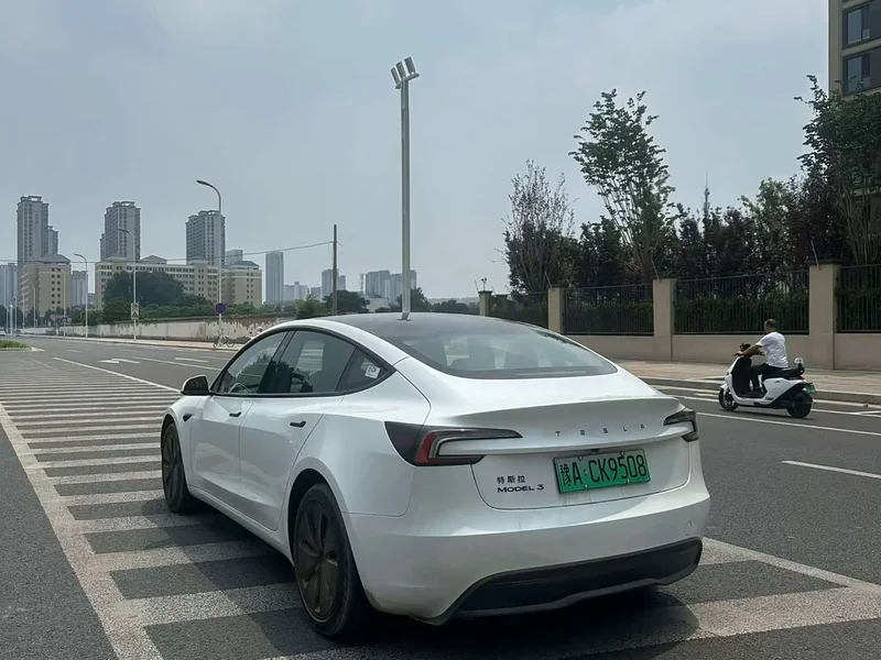 Tesla Model 3 — фото 5