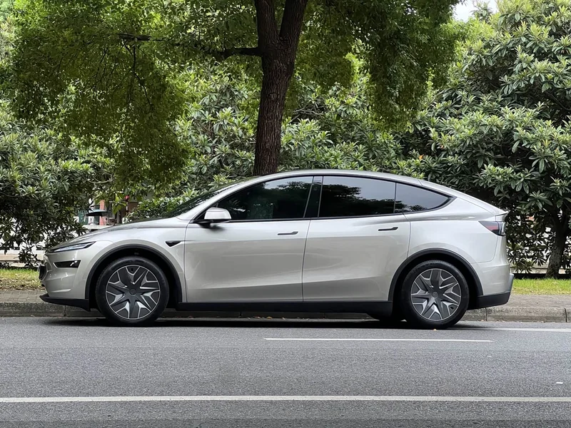 Tesla Model Y — фото 7