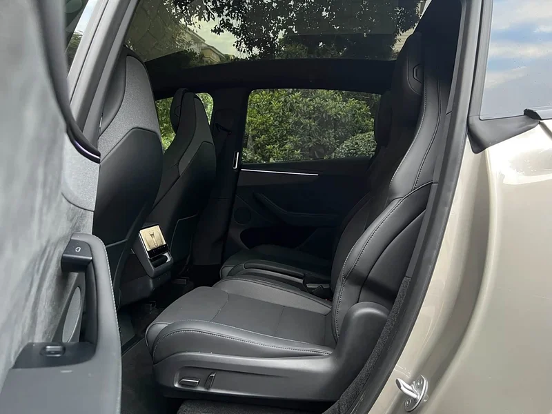 Tesla Model Y — фото 9