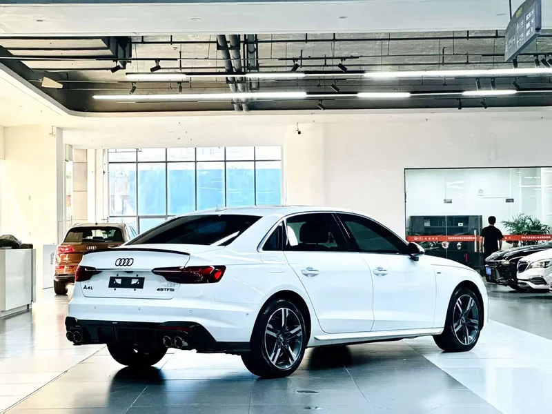 Audi A4L — фото 7