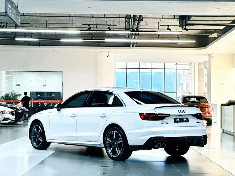 Audi A4L — фото 9