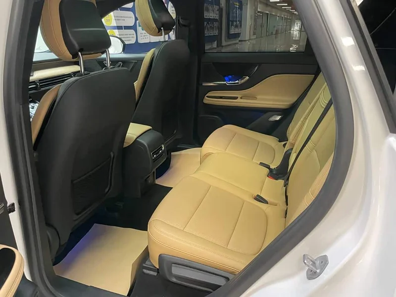 Jeep Renegade — фото 11