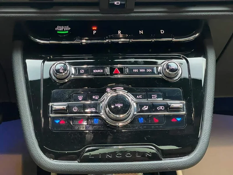 Jeep Renegade — фото 16