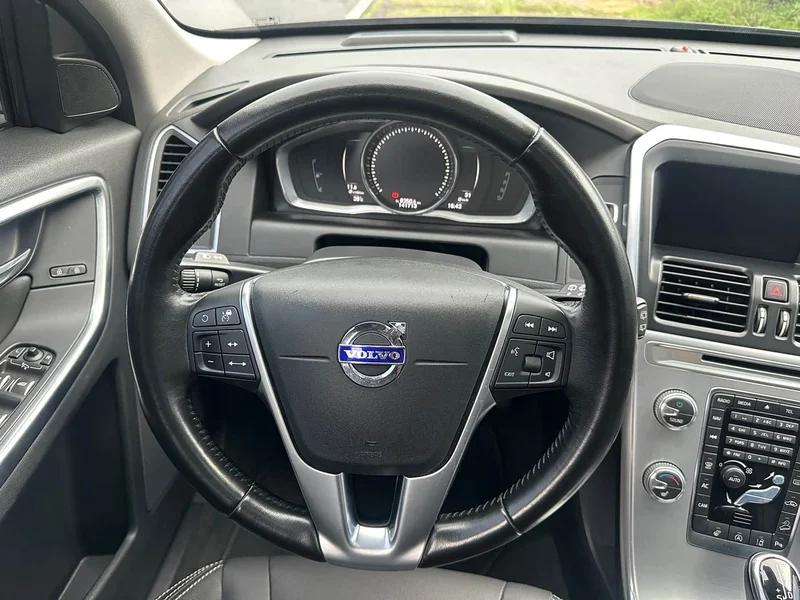 Volvo XC60 — фото 17