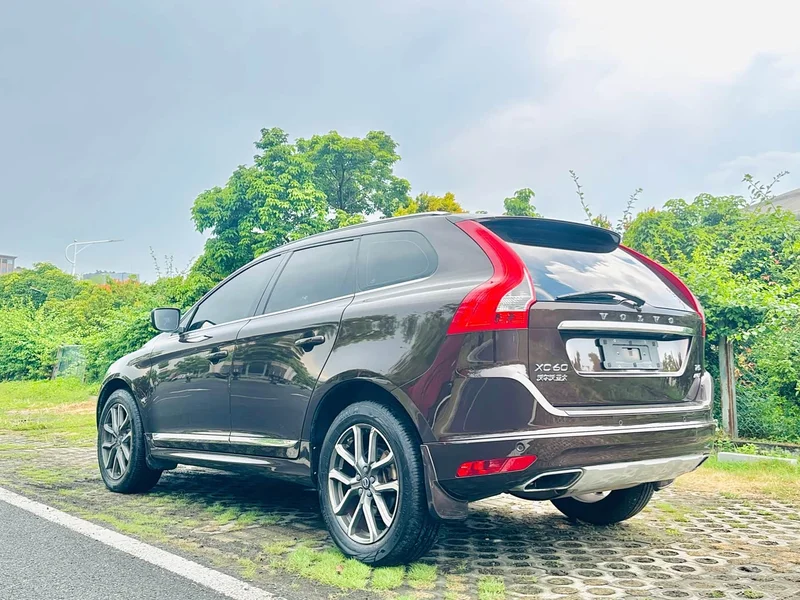 Volvo XC60 — фото 6