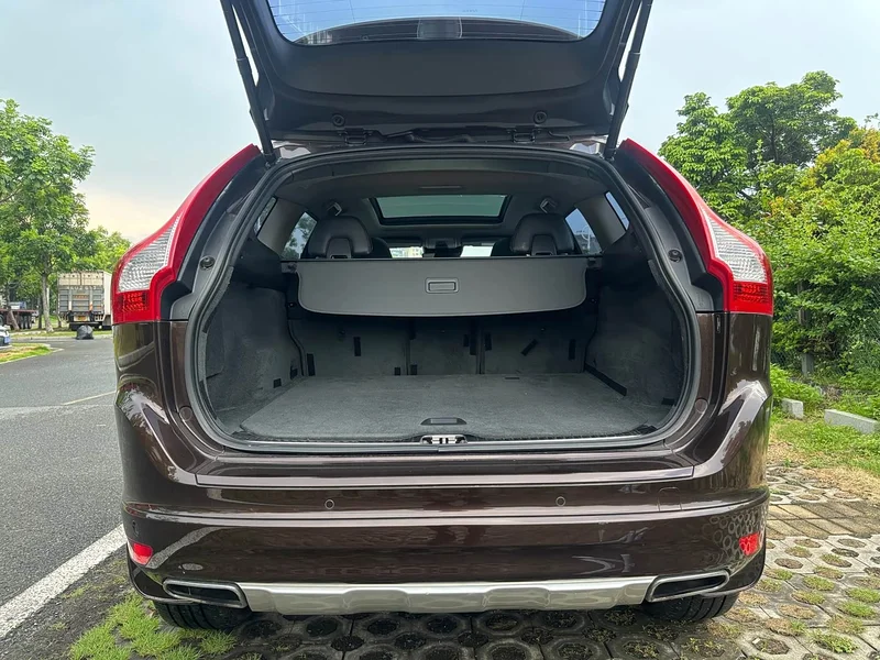 Volvo XC60 — фото 9