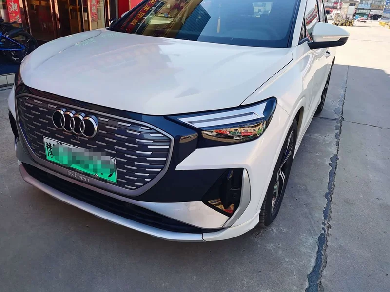 Audi Q4 e-tron — фото 1