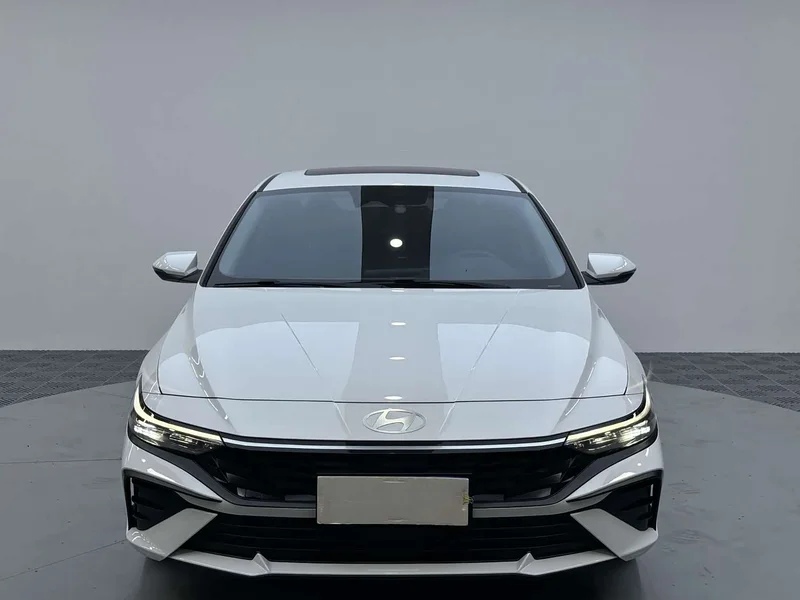 Hyundai Elantra — фото 2
