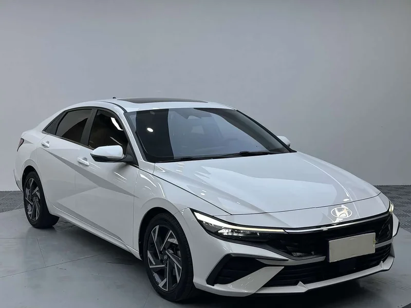 Hyundai Elantra — фото 3