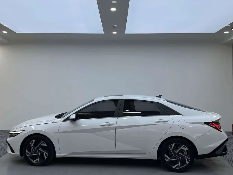 Hyundai Elantra — фото 4