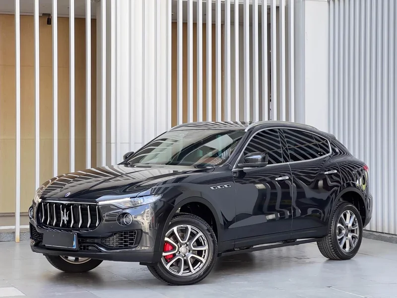 Maserati Levante — фото 1
