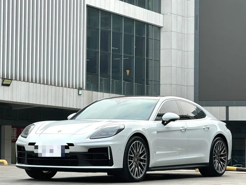 Porsche Panamera — фото 1