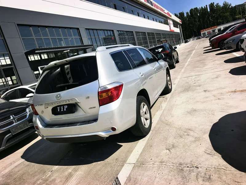 Toyota Highlander — фото 12