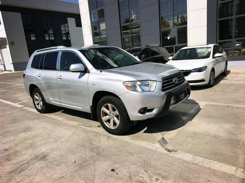 Toyota Highlander — фото 10