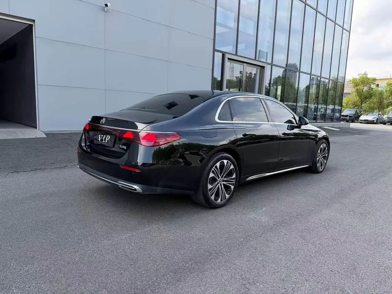 Mercedes-Benz E-Class — фото 11