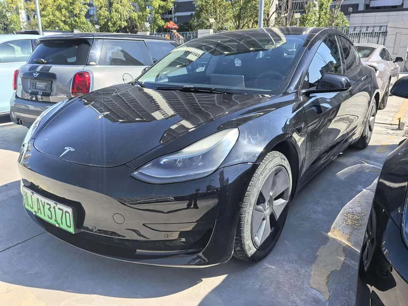 Tesla Model 3 — фото 1