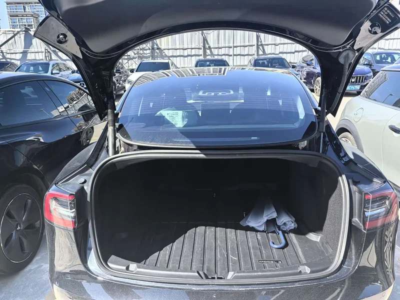 Tesla Model 3 — фото 11